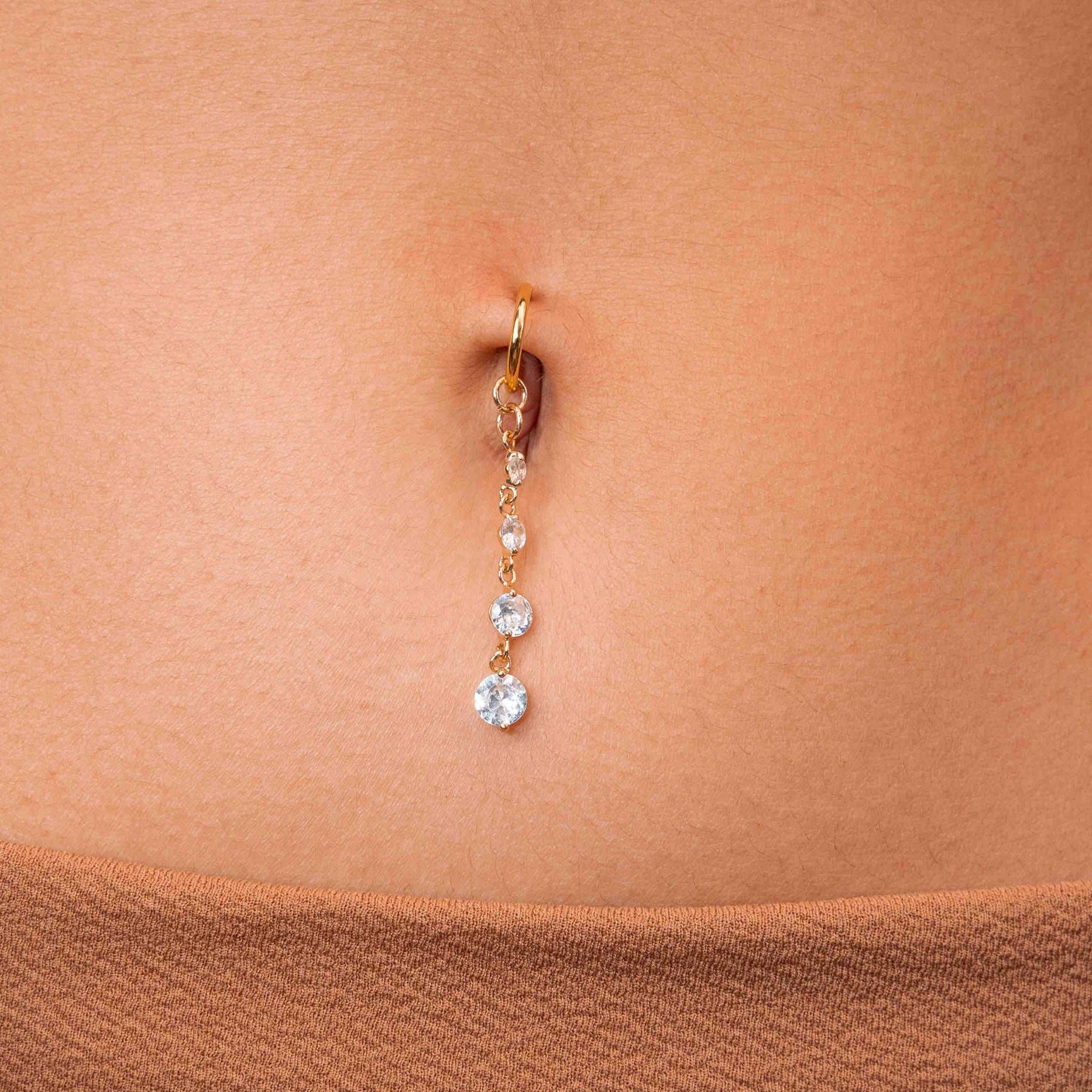 Le faux piercing au nombril : Ariel