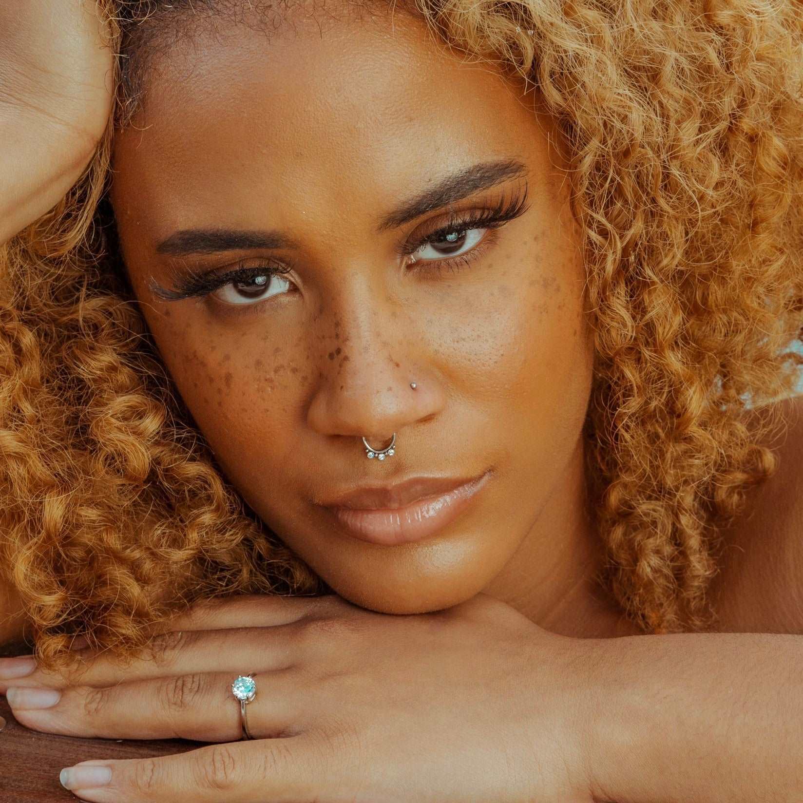 Le faux piercing au septum : Mariam