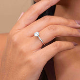 El anillo de promesa de esmeralda 