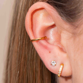 Faux piercing au conch : Charlotte